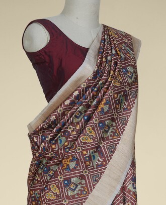 Brown+patola-style+animal+motifs+enclosed+diamond+patterned+printed+tusser+silk+saree%2C+plain+border+