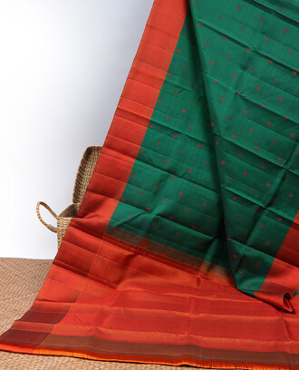Green+silk+saree+with+mayil+%26+chakram+buttas%2C+contrast+thread+border+of+traditional+designs