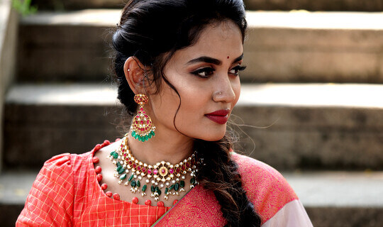TIPS AND TRICKS ON CHOOSING ACCESSORIES FOR SAREES – The Loom Blog