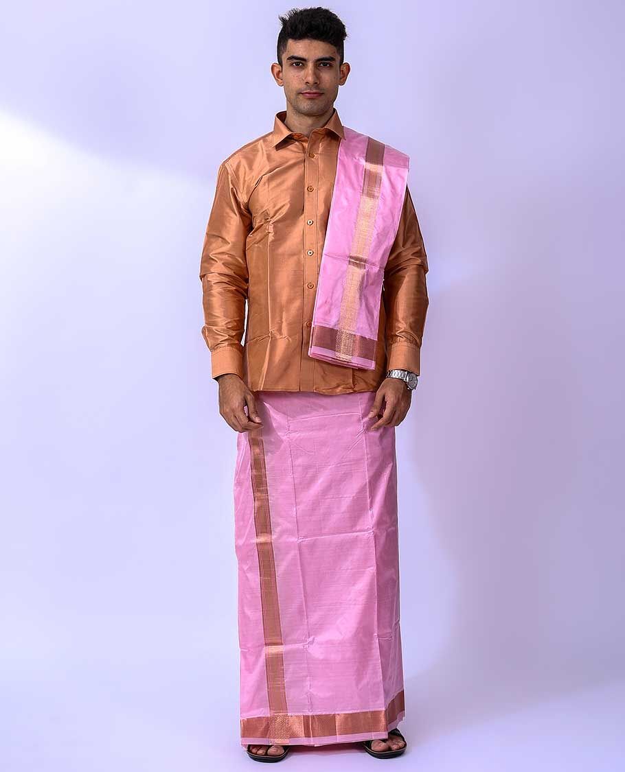 A guide dressed in the white cotton dhoti and kapi, the local costume of  north Karnataka, shows off a temple at Pattadakal Stock Photo - Alamy